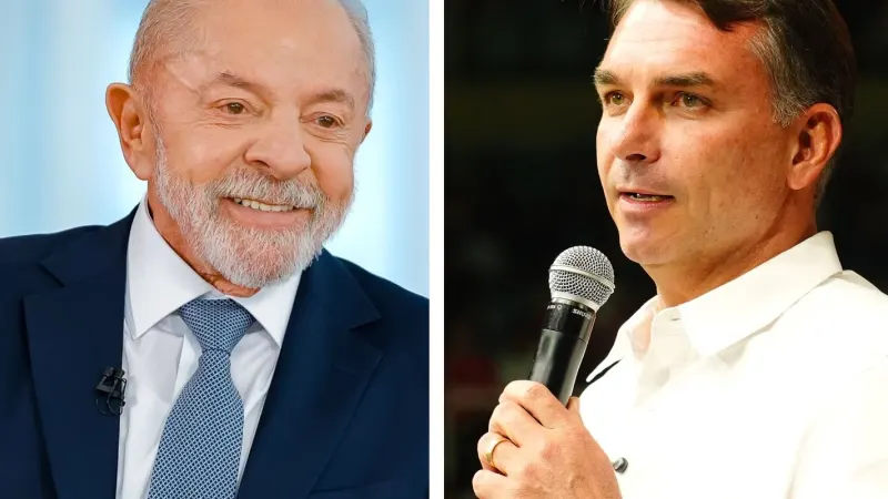 Pessoas assistindo a um debate presidencial na TV e acompanhando checagem de fatos em um laptop, em uma sala de estar à noite, no Brasil.
