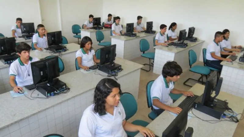 Concurso para professor no Ceará tem 2,5 mil vagas e salários de até R$ 3,5 mil