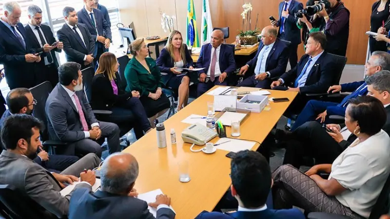 Vista aérea de Brasília, com o Congresso Nacional e a Esplanada dos Ministérios, simbolizando a gestão pública