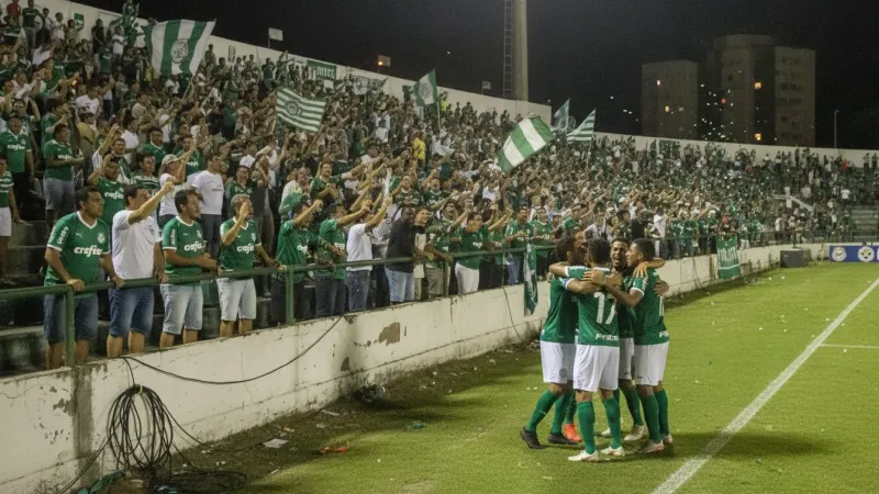 Torcedores do Goiás comemoram em estádio, simbolizando a esperança de acesso à Série A.